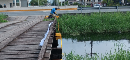 Monitoring and Sampling: Riverboom Development and Installation